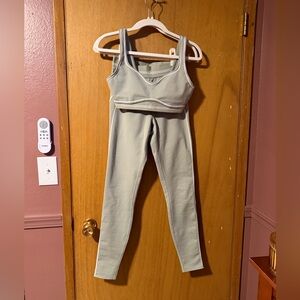 Alo Yoga heartthrob set limestone Green